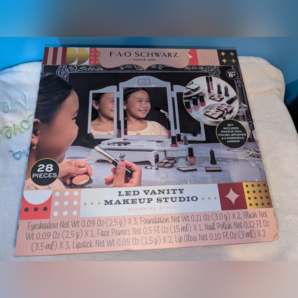 FAO Schwarz LED Vanity Makeup Studio 28 Piece Set Stunning Style Kids Beauty Kit